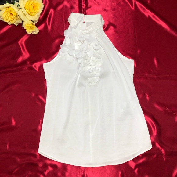 ⭐️NEW⭐️White House Black Market (WHBM) White Halter top with flower detail - Picture 2 of 6